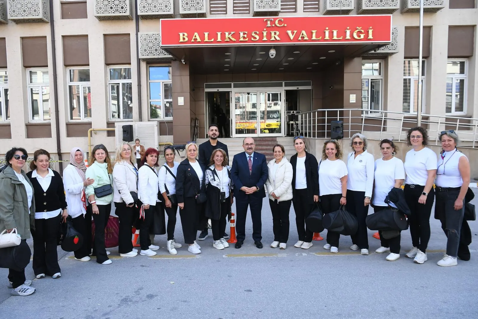 Balıkesir’de Yaşlılar Günü Korteji Vali Ustaoğlu Katılımıyla Gerçekleşti