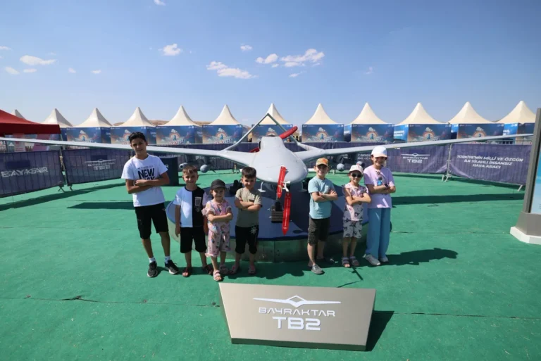Bayraktar TB2 SİHA Siirt Havalimanı’nda Sergileniyor