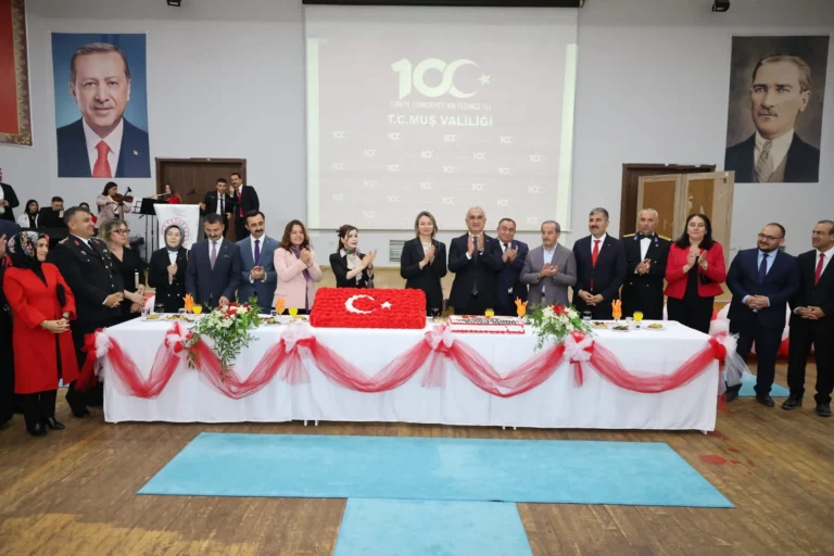 Cumhuriyetin 100. Yılı Muş’ta Resepsiyonla Kutlandı