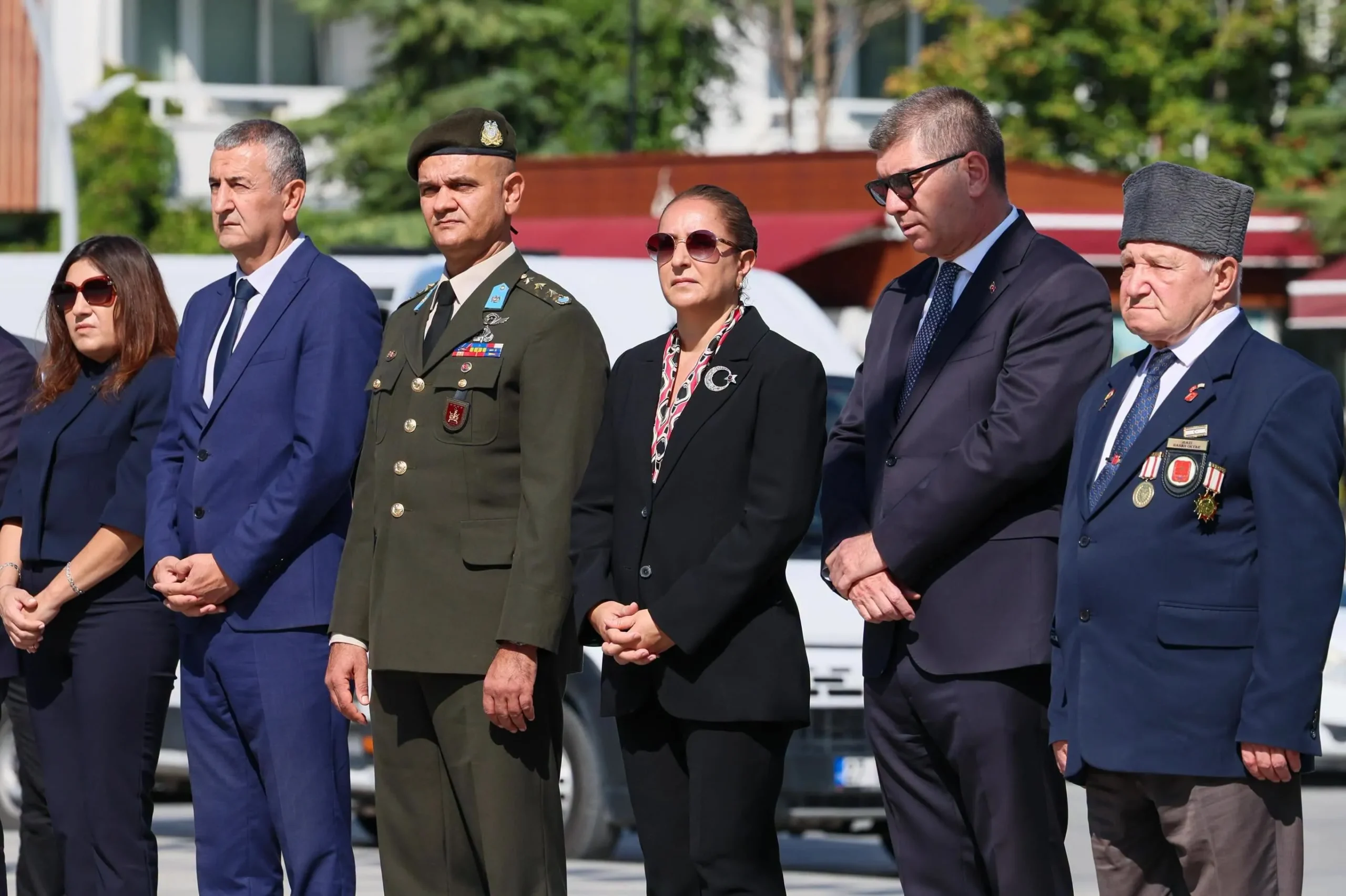 Vali Bilgihan 19 Eylül Gaziler Gününde Anıta Çelenk Sundu