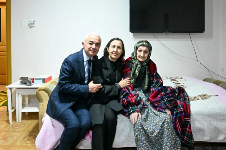 Vali Turan Yaşlılar Gününde Kırklareli’nin Çınarlarını Evlerinde Ziyaret Etti